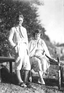 F. Scott and Zelda Fitzgerald in 1921. By Kenneth Melvin Wright (Minnesota Historical Society) [Public domain], via Wikimedia Commons.
